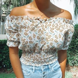 BRAND NEW Floral top